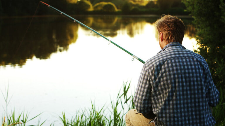 Licenze di pesca: tutte le informazioni necessarie per i pescatori dilettanti e per i professionisti