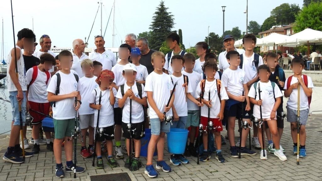 Il Club Pescatori del Benaco spalanca le porte ai giovanissimi, con un corso che fa appassionare