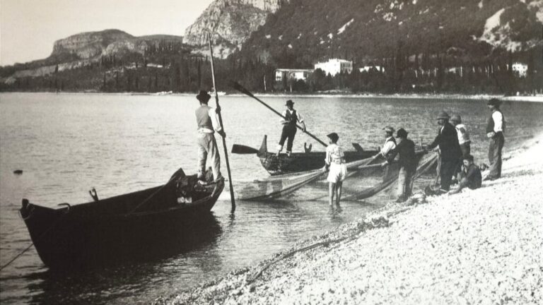 Filippo Gavazzoni: «Tra asini, aratri e reti, i pescatori gardesani e la frega delle Alborelle»